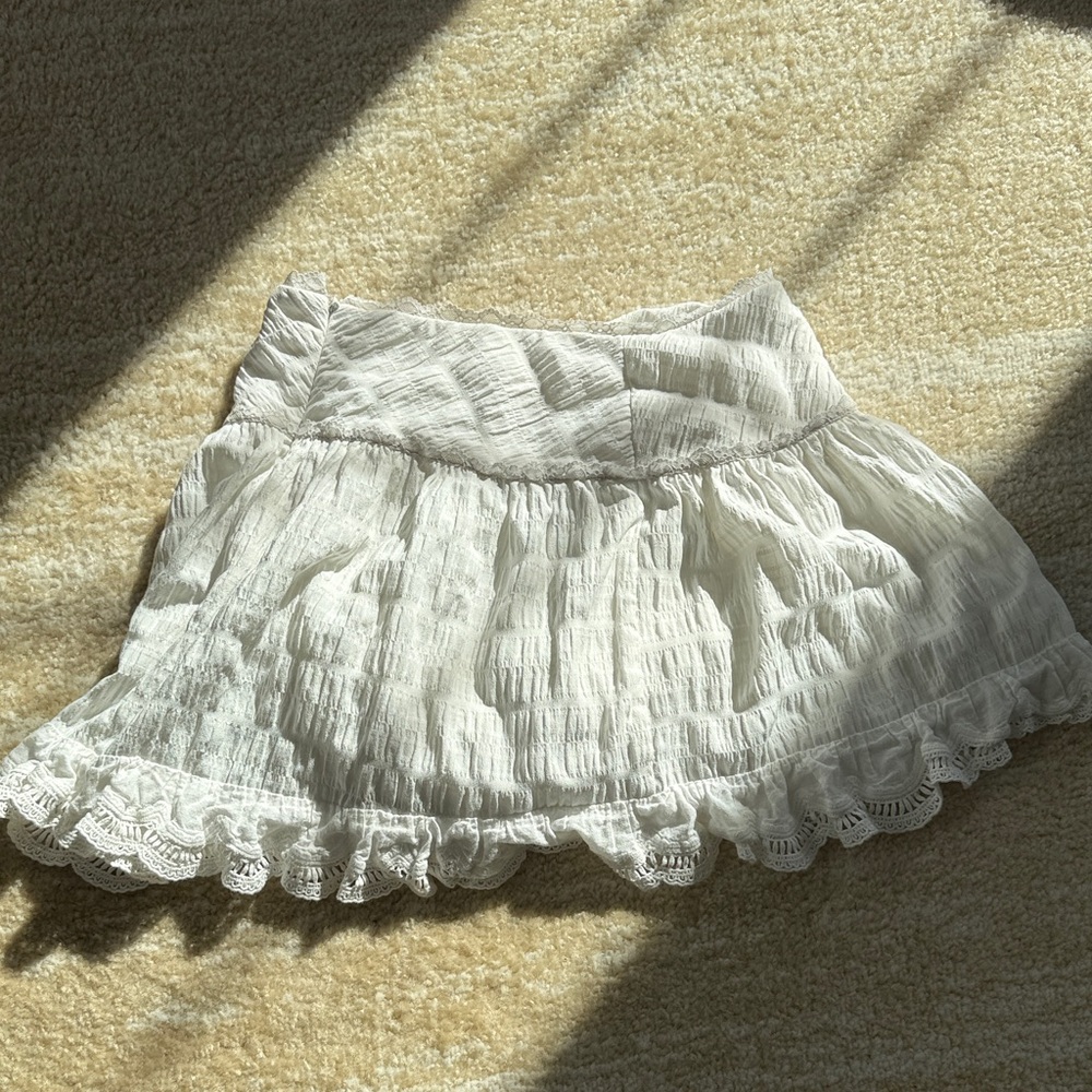 Chic White Ruffled Mini Skirt - Picture 2 of 4